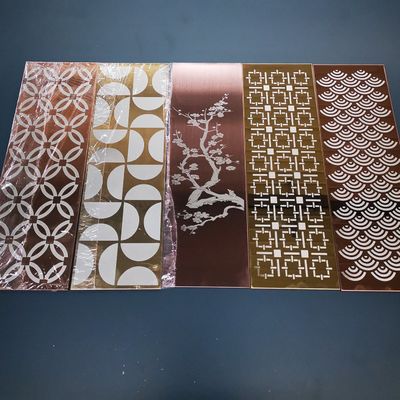 Металлическая лазерная маркировочная машина для резки декоративных табличек из нержавеющей стали